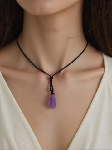 Pendentif avec une Améthyste Brute - Élégance et Énergie Naturelle