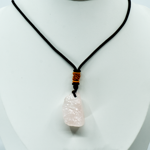 Pendentif en Quartz Rose Brut - Douceur et Harmonie