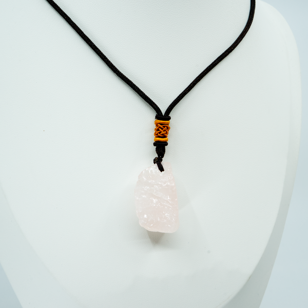 Pendentif en Quartz Rose Brut - Douceur et Harmonie