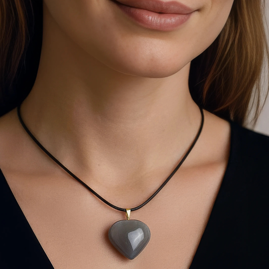Grand Pendentif Cœur en Quartz Gris-Bleu (13g) - Fait Main au Brésil