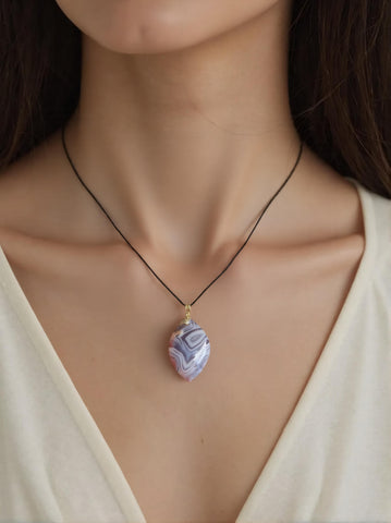 Pendentif Marquise en Agate Bandelée – Équilibre & Confiance