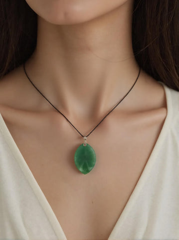 Pendentif Marquise en Aventurine Verte Extra – Harmonie du Cœur & Sérénité