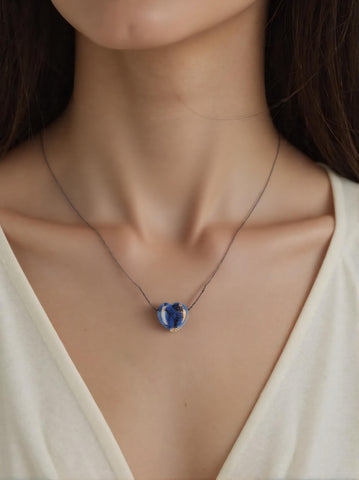 Pendentif Cœur en Sodalite – Clarté d'Esprit & Harmonie Intérieure