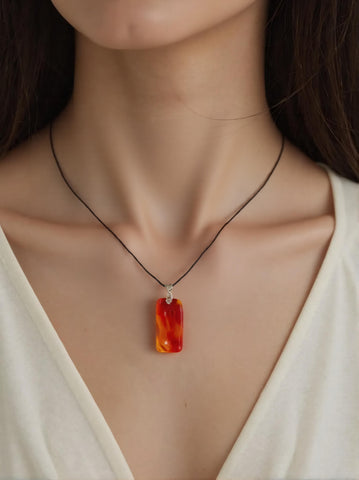 Pendentif Rectangulaire Fin en Cornaline – Élan Vital & Harmonie
