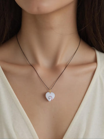 Pendentif Émotionnel & Spirituel – Œil de Sainte Lucie en Forme de Cœur