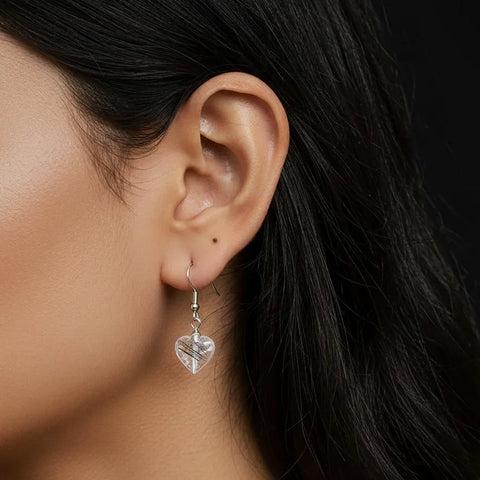 Boucles d’Oreilles Quartz à Inclusions de Tourmaline Cœur – Clarté, Protection & Confiance