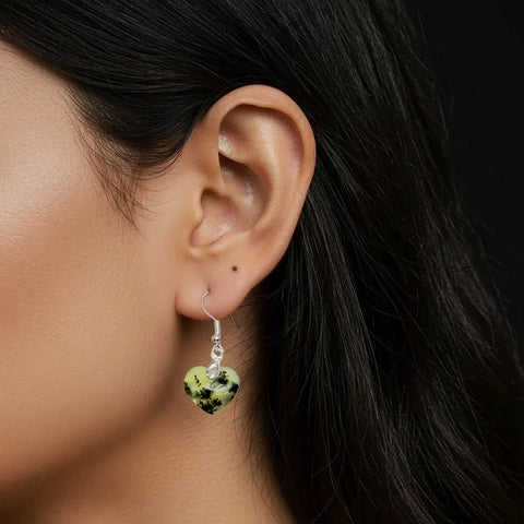 Boucles d’Oreilles Opale Dendritique Jaune (Merlinite) Cœur – Énergie et Apaisement