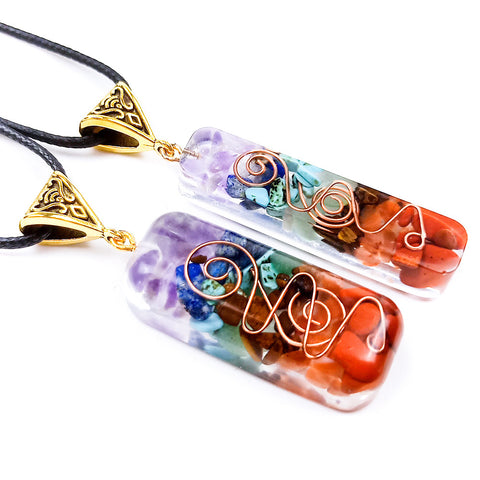 Pendentif 7 Chakras Fin en Orgone – Équilibre et Protection Énergétique