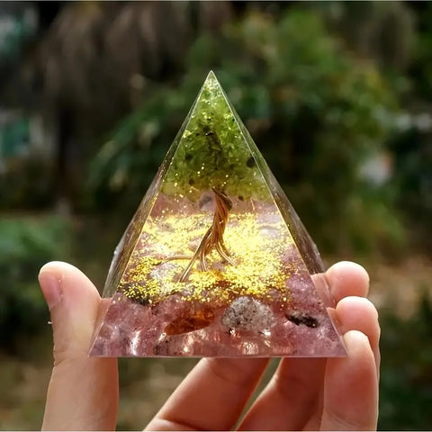 Pyramide en Orgone avec Quartz Fraise et Fluorite Verte - 5 cm - Énergie et Équilibre