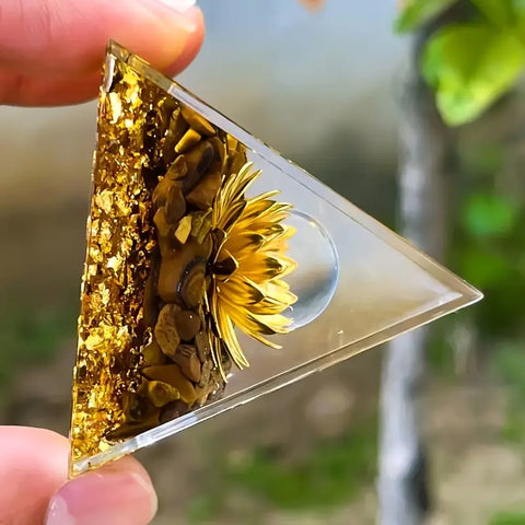 Orgonpyramide mit Blume und Tigerauge - 5 cm - Schutz und Harmonie