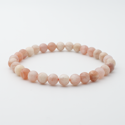 Bracelet en Pierre de Lune Pêche – Intuition, Douceur et Énergie Féminine