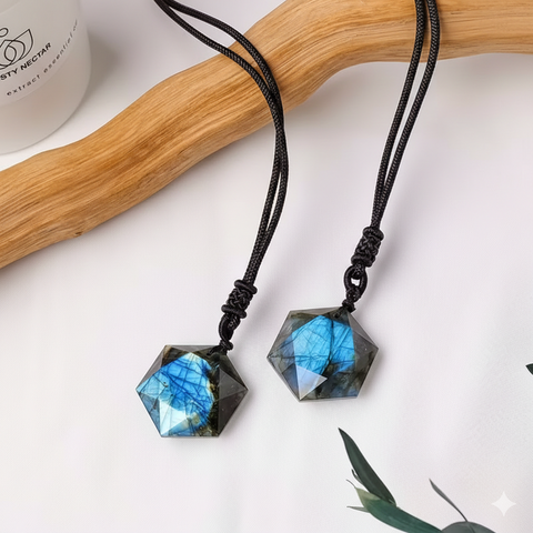 Talisman de Protection - Pendentif Labradorite Hexagonale & Cordon Tressé