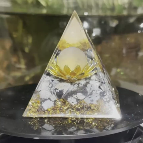 Orgonpyramide mit Rosenquarz und Schneeflockenbasis - 5 cm - Liebe und Harmonie