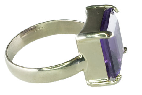 Ring aus Weißgold und Amethyst