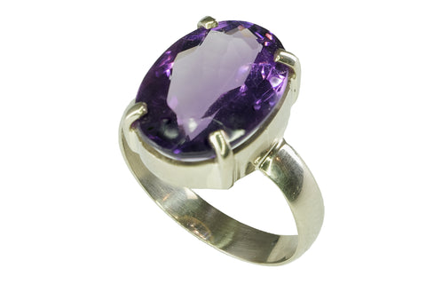 Bague en or blanc et améthyste
