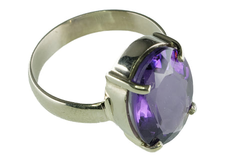 Bague en or blanc et améthyste