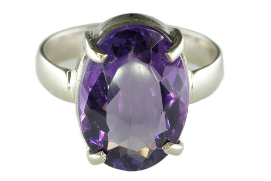 Bague en or blanc et améthyste
