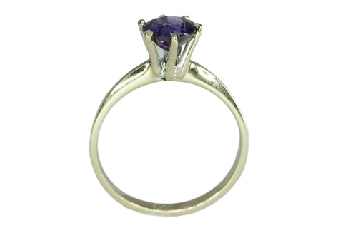 Ring aus Weißgold und Amethyst