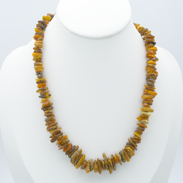 Collier Ambre Perles Éclats – Vert, Équilibre et Harmonie Naturelle