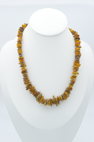 Collier Ambre Perles Éclats – Vert, Équilibre et Harmonie Naturelle