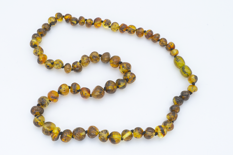 Collier Ambre Perles Polies – Vert, Authenticité et Bienfaits Naturels