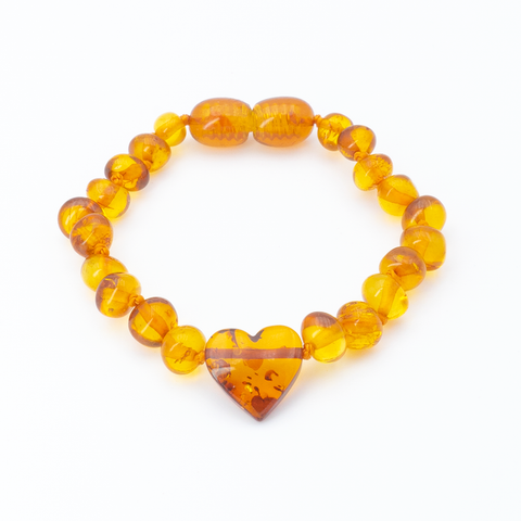 Baby-Bernsteinarmband mit Herz in Cognacfarbe - Cognac-Perlen