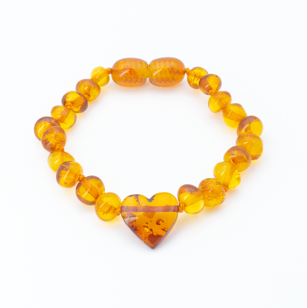 Baby-Bernsteinarmband mit Herz in Cognacfarbe - Cognac-Perlen