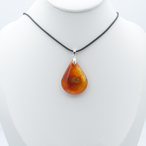 Pendentif Goutte en Cornaline – Énergie Vitale & Harmonie Émotionnelle