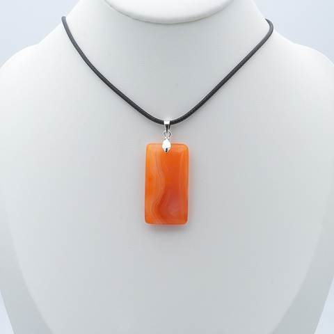 Pendentif Rectangulaire Fin en Cornaline – Élan Vital & Harmonie
