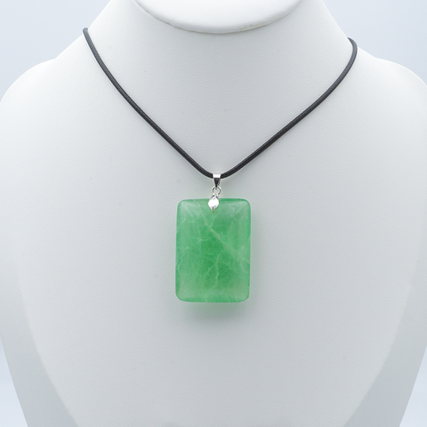 Pendentif Rectangulaire en Fluorite Verte – Clarté & Équilibre Intérieur