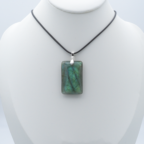 Pendentif Rectangulaire en Labradorite Extra – Bouclier Énergétique & Charisme Intuitif