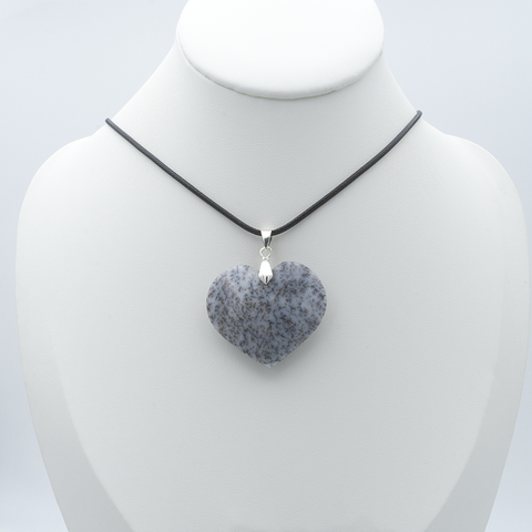 Dendritischer Opal-Herz-Anhänger (Merlinit)