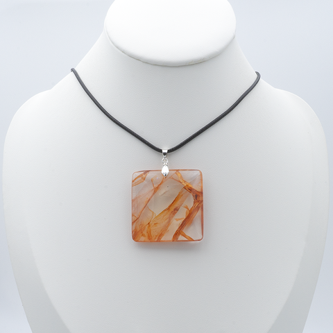 Pendentif Carré en Quartz Hématoïde Orange – Force Intérieure & Ancrage Émotionnel