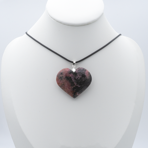 Pendentif Cœur en Rhodonite – Apaisement & Renouveau Intérieur