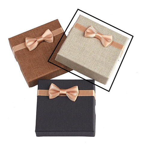 Boîte cadeau en carton pour bijou avec ruban