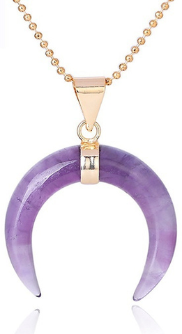 Pendentif avec une améthyste en forme de croissant