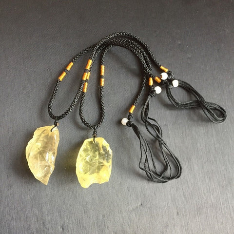 Pendentif avec une citrine naturelle brute