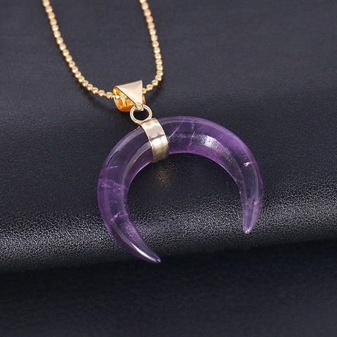 Pendentif avec une améthyste en forme de croissant