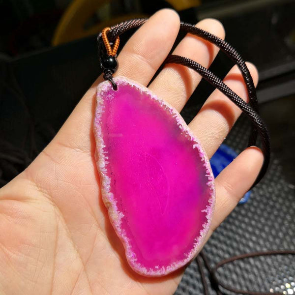 Pendentif en agate naturelle polie - couleur rose - Gemio.ch