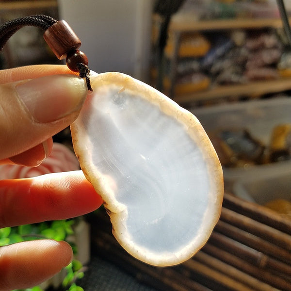 Pendentif en agate naturelle polie - couleur blanc - Gemio.ch