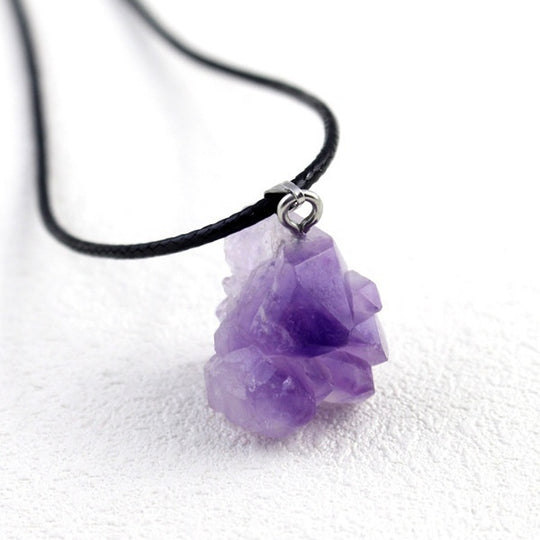 Pendentif avec une améthyste naturelle