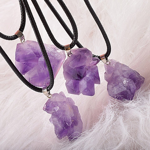 Pendentif avec une améthyste naturelle