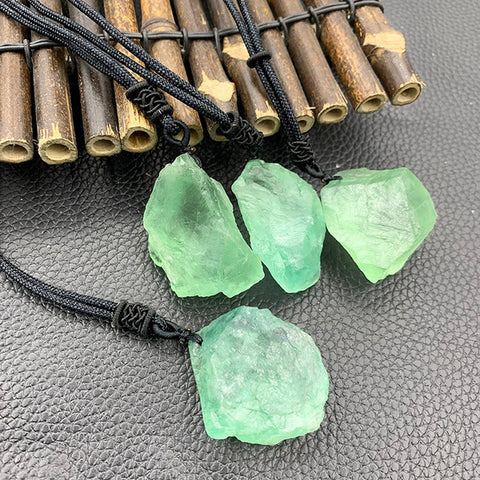 Pendentif avec une fluorite brute
