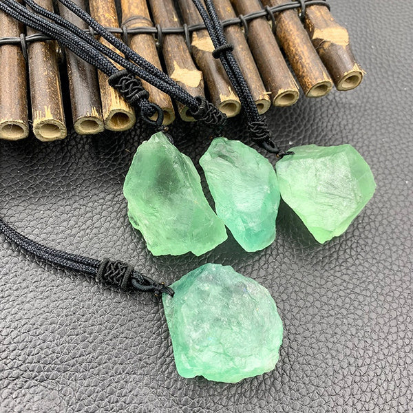 Pendentif avec une fluorite brute - Gemio.ch